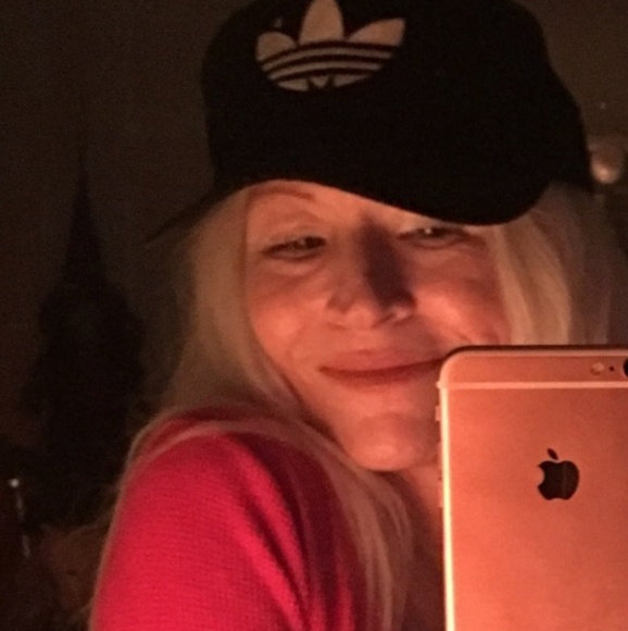 Meet your Posher, Melissa - Picture 1 of 1